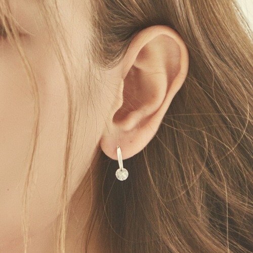 [루셈블 혜주,하이키 리이나 착용] silver twinkle square-earring